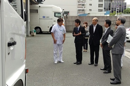 写真：検診車の見学